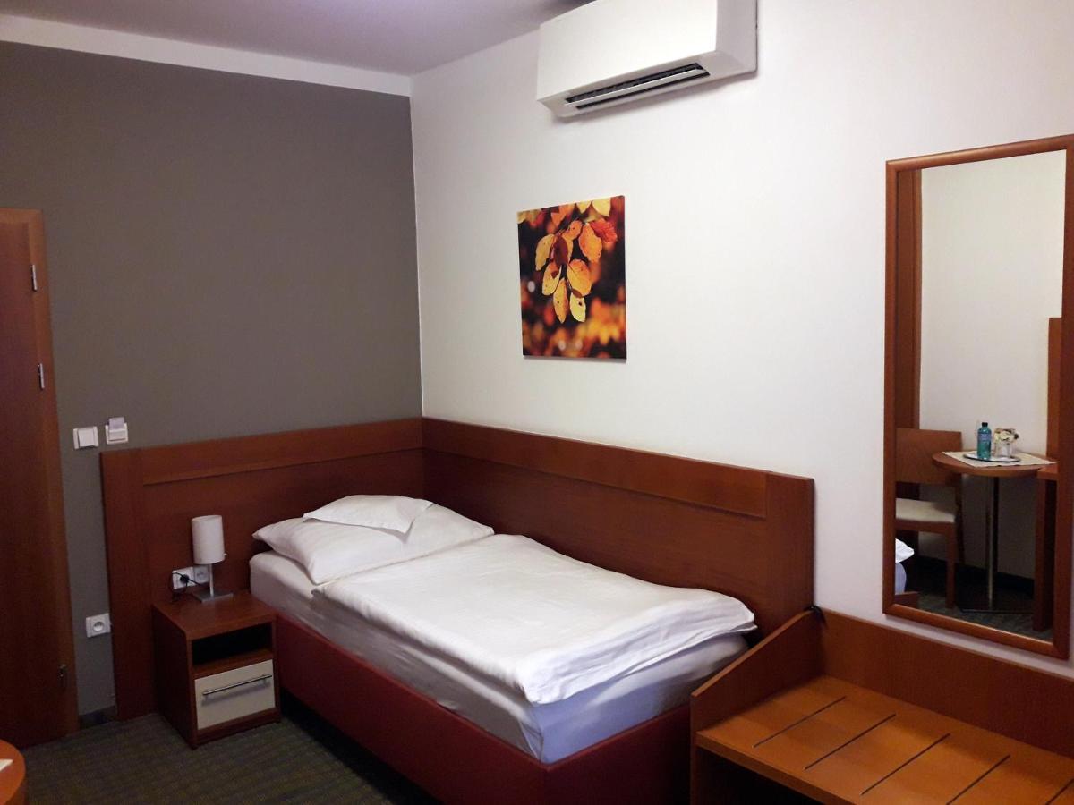 Katerain Hotel, Restaurace, Wellness โอปาวา ภายนอก รูปภาพ